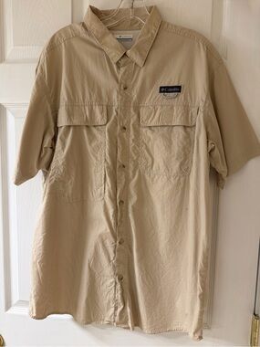 Columbia Men's Short-Sleeve Button-Down Shirt in Tan